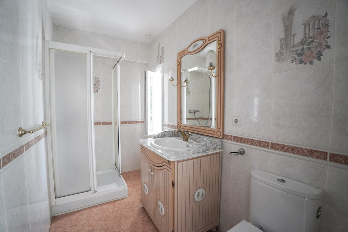 4 Bed Townhouse for sale in Nueva Andalucía Costa Del Sol, Málaga, Spain