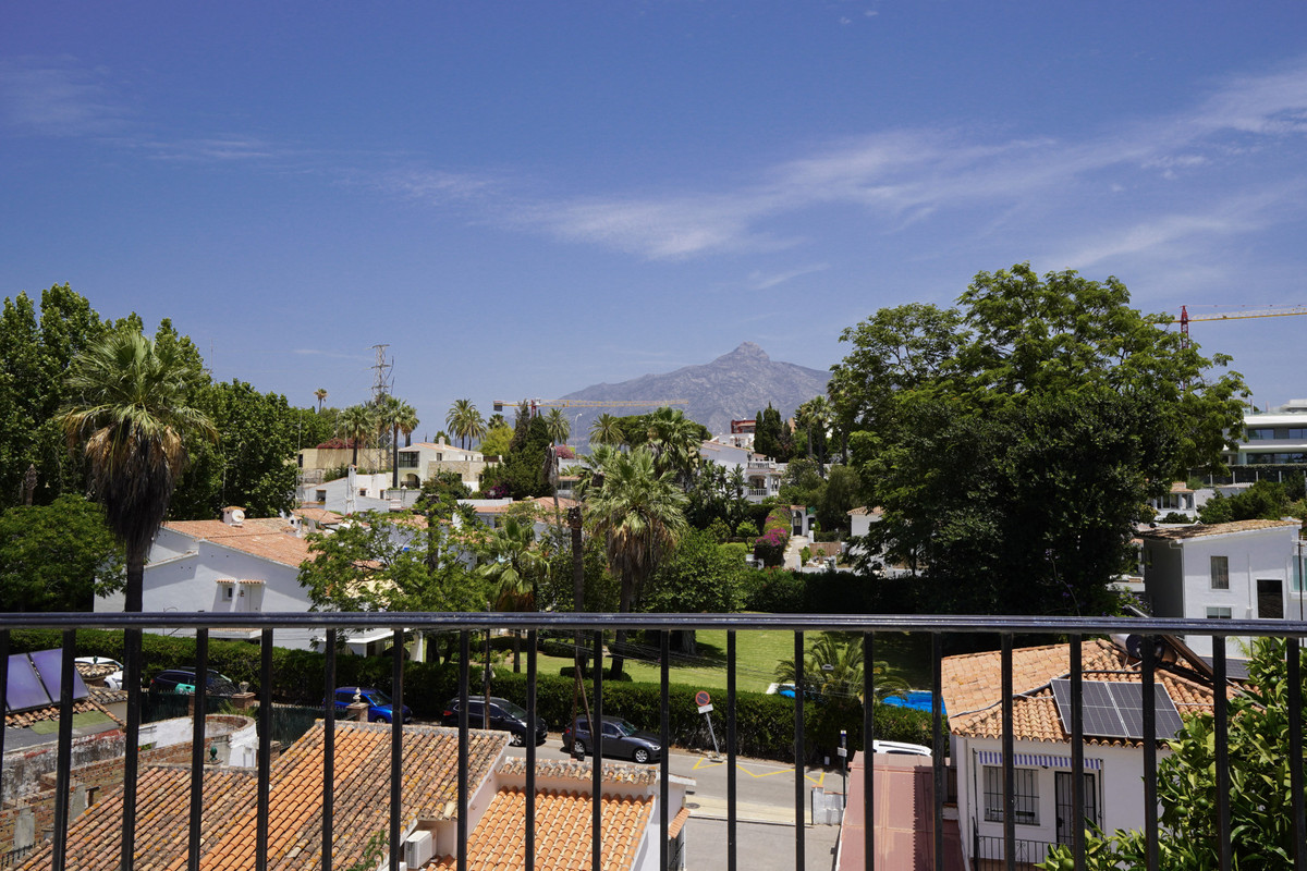4 Bed Townhouse for sale in Nueva Andalucía Costa Del Sol, Málaga, Spain