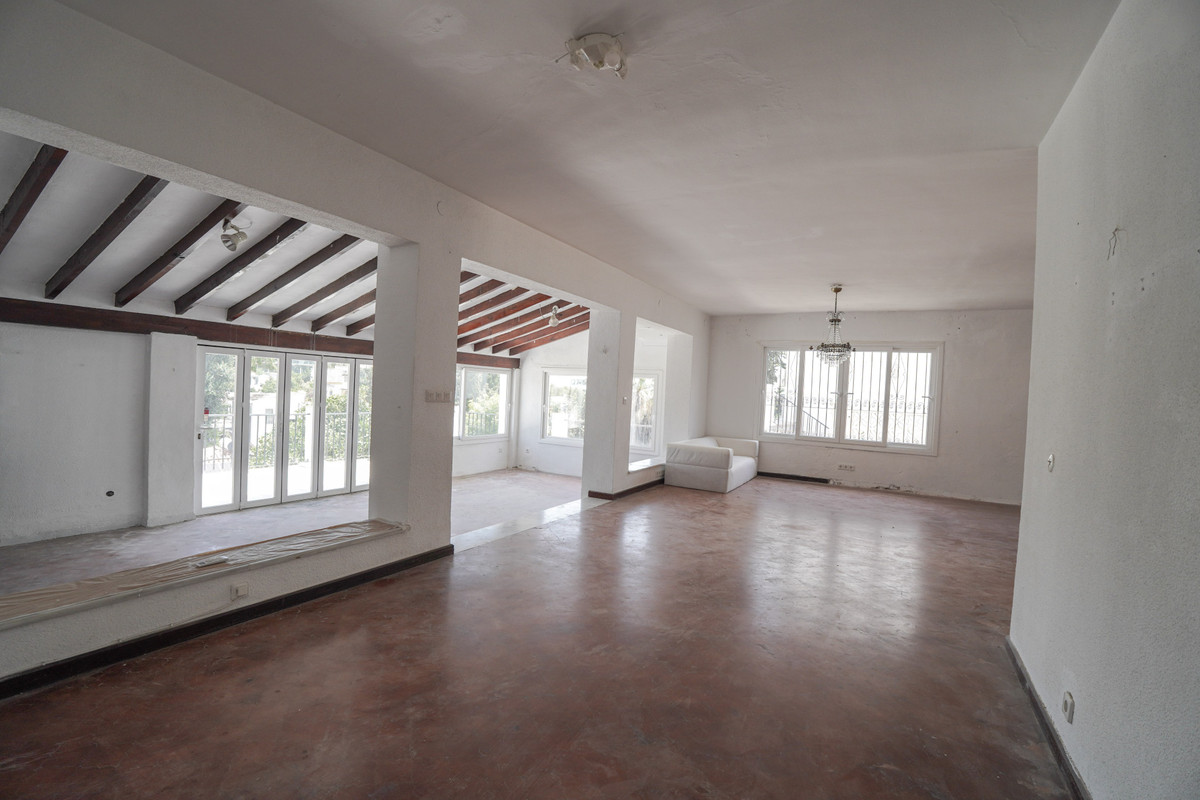 4 Bed Townhouse for sale in Nueva Andalucía Costa Del Sol, Málaga, Spain