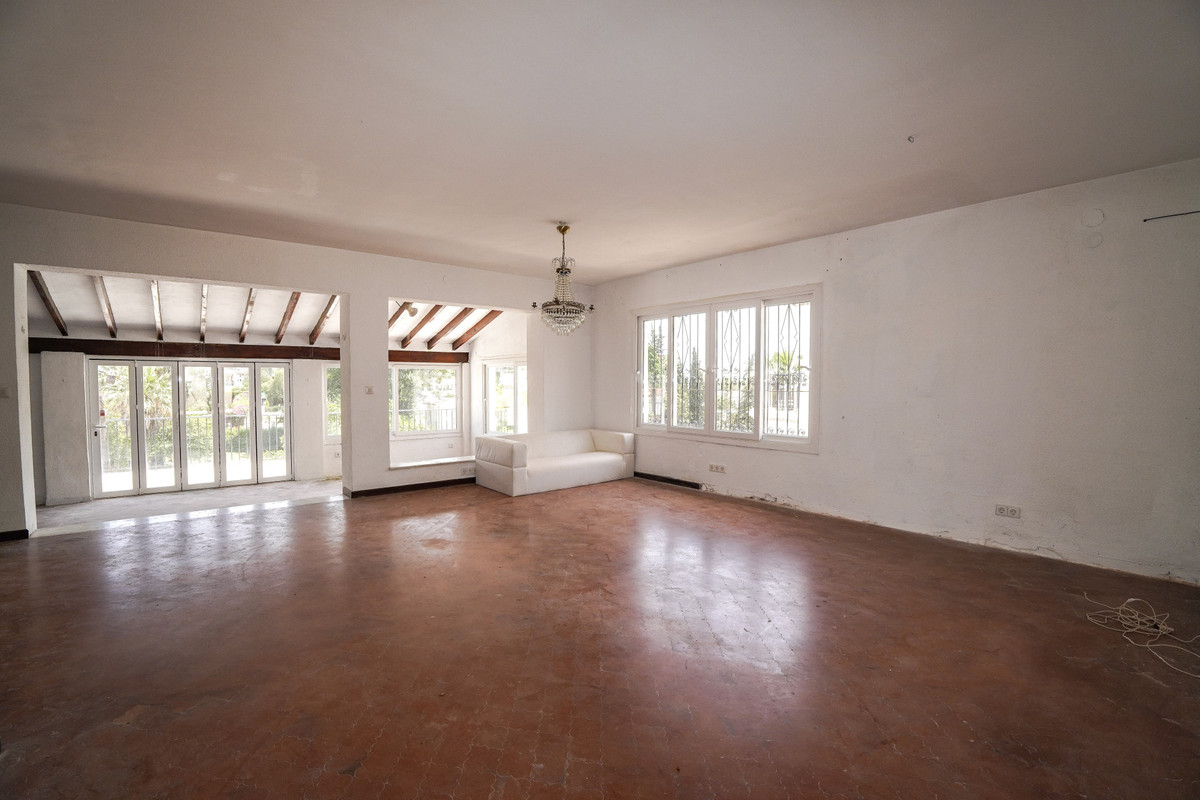 4 Bed Townhouse for sale in Nueva Andalucía Costa Del Sol, Málaga, Spain