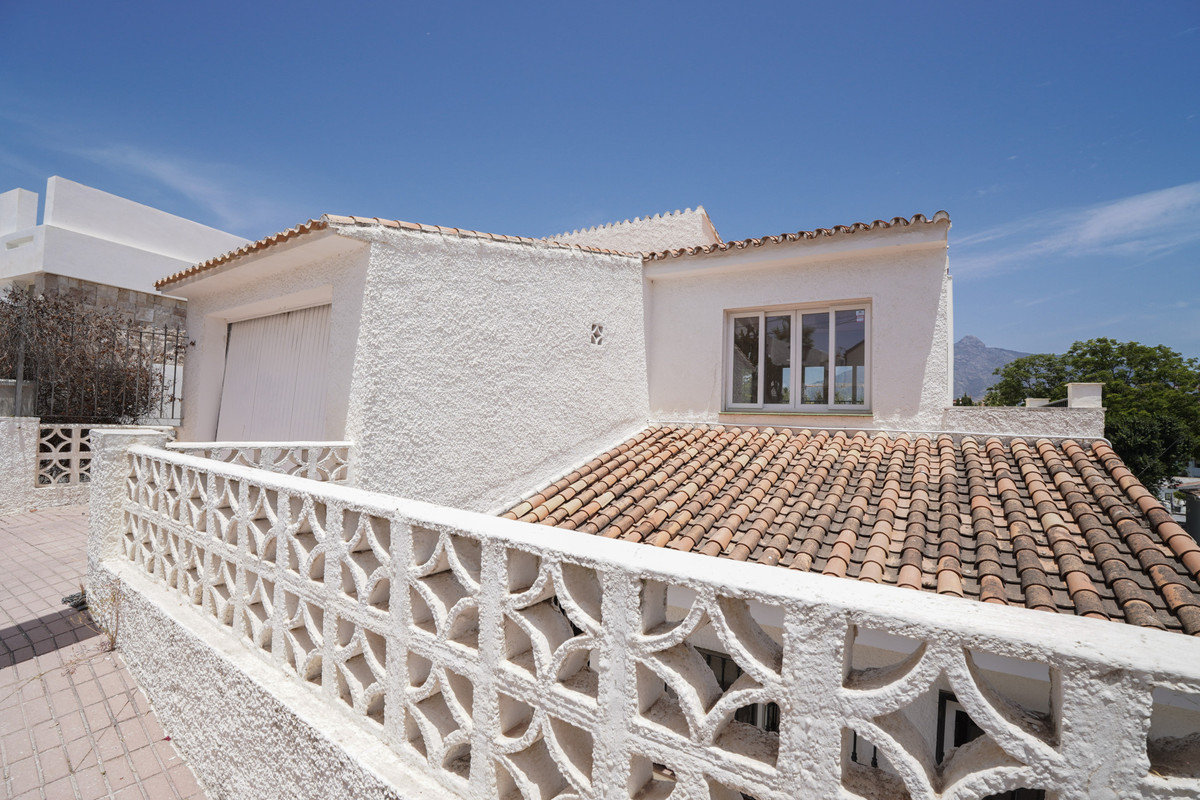 4 Bed Townhouse for sale in Nueva Andalucía Costa Del Sol, Málaga, Spain