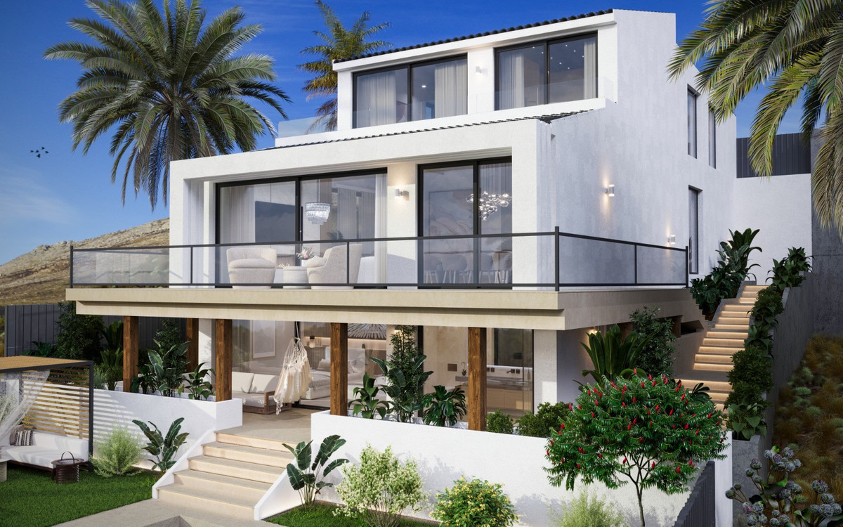 4 Bed Townhouse for sale in Nueva Andalucía Costa Del Sol, Málaga, Spain