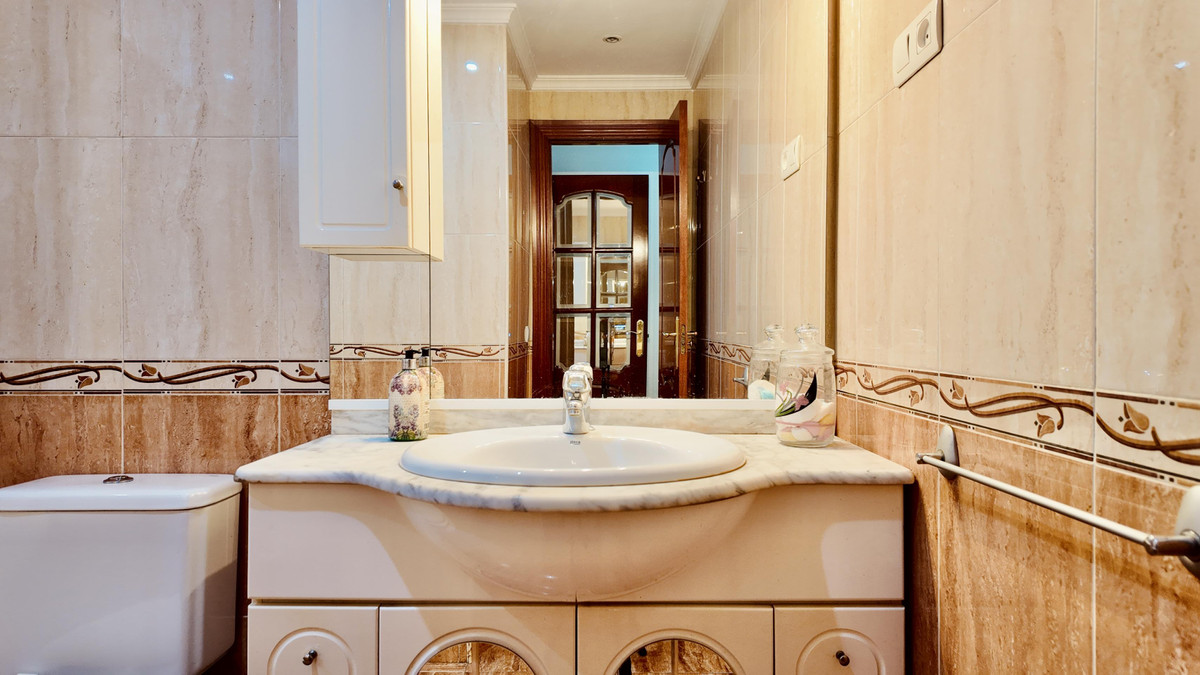 Se vende Apartamento Planta Media de 4 dormitorios en Costa Del Sol, Málaga, España