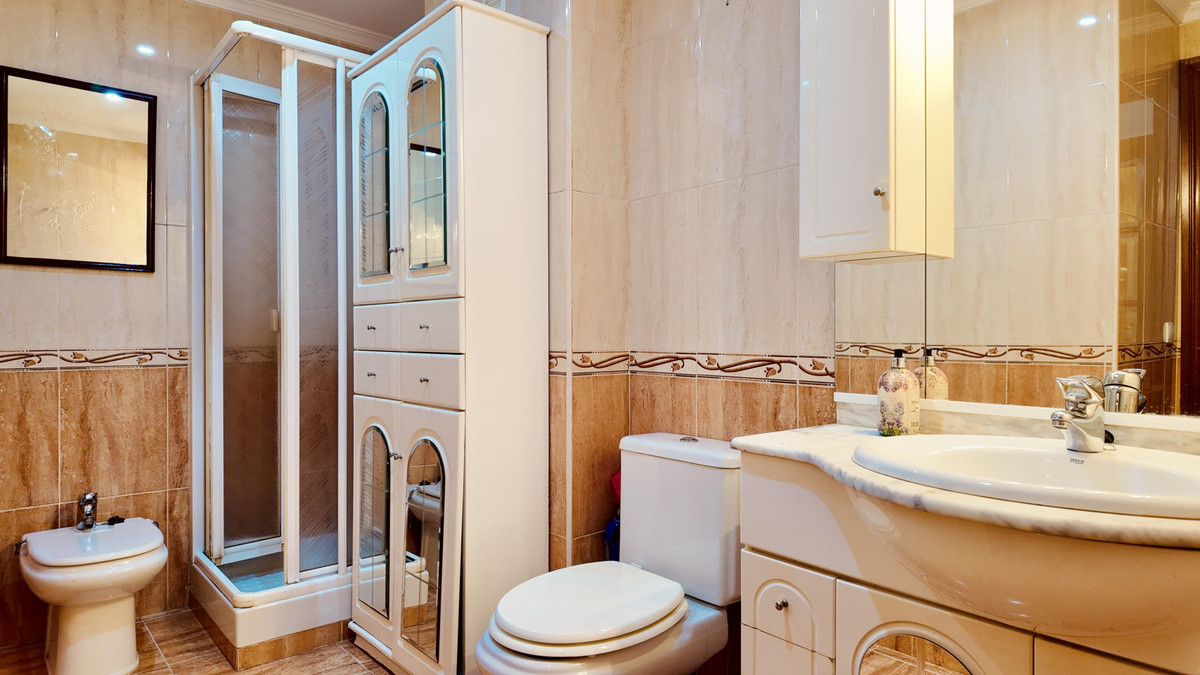 Se vende Apartamento Planta Media de 4 dormitorios en Costa Del Sol, Málaga, España