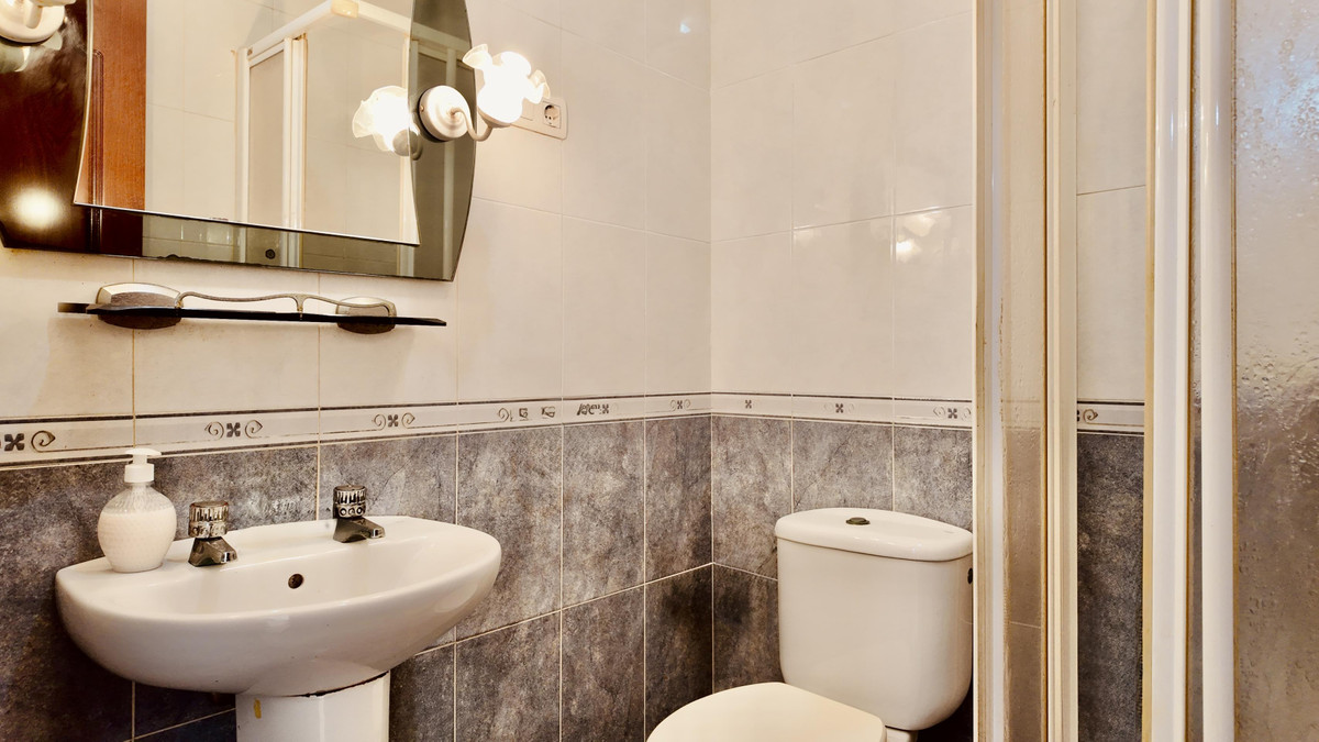 Se vende Apartamento Planta Media de 4 dormitorios en Costa Del Sol, Málaga, España