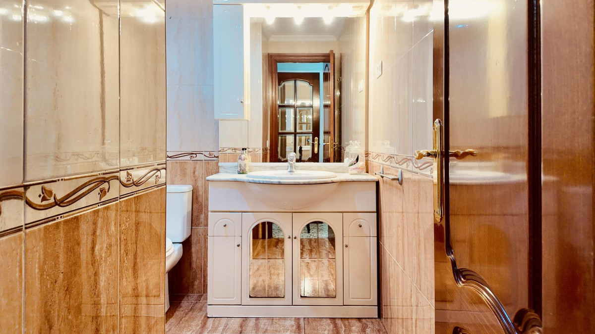 Se vende Apartamento Planta Media de 4 dormitorios en Costa Del Sol, Málaga, España