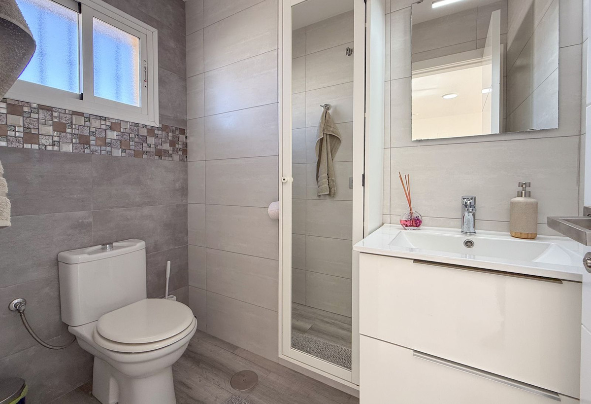 2 Bed Apartment for sale in Torreblanca Costa Del Sol, Málaga, Spain
