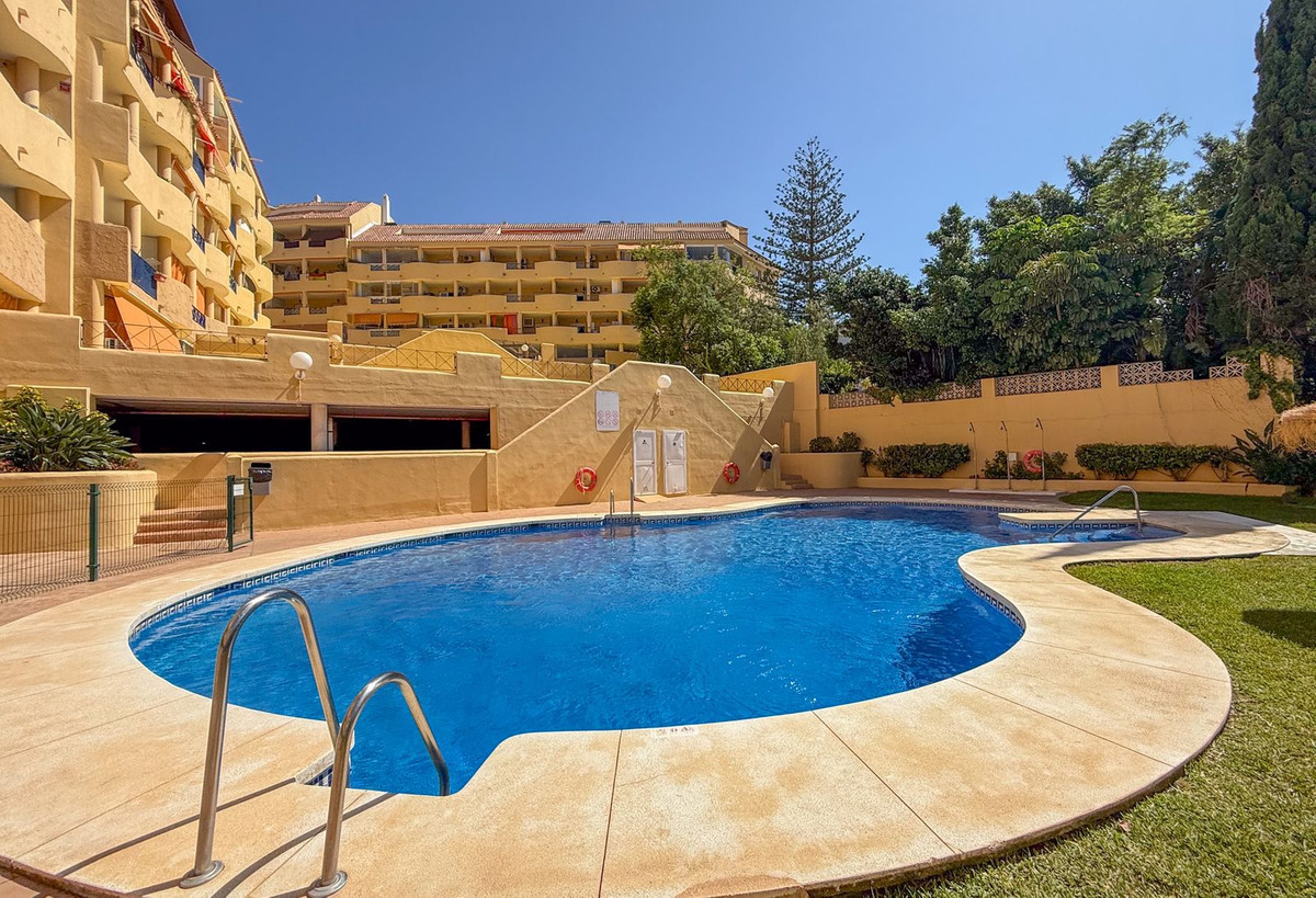 2 Bed Apartment for sale in Torreblanca Costa Del Sol, Málaga, Spain