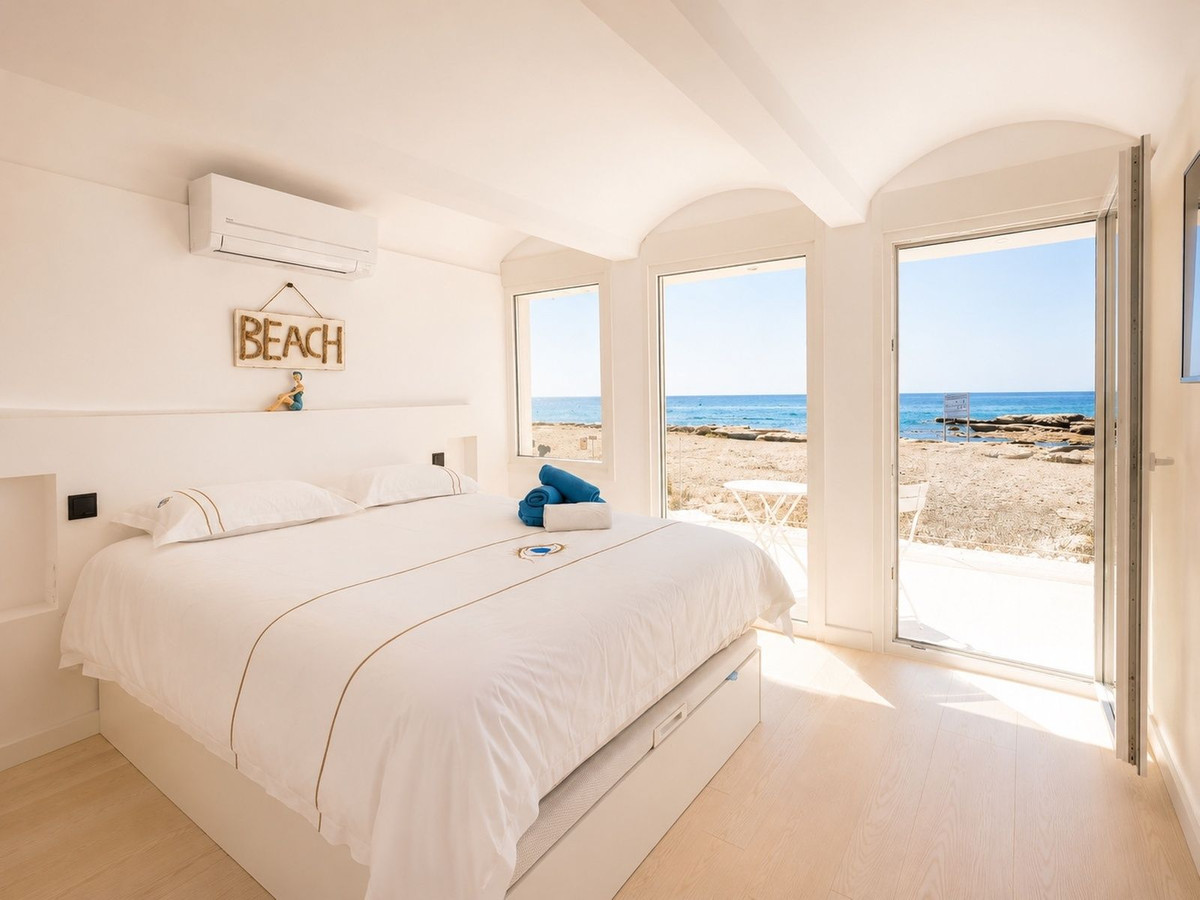 4 Bed Townhouse for sale in Estepona Costa Del Sol, Málaga, Spain