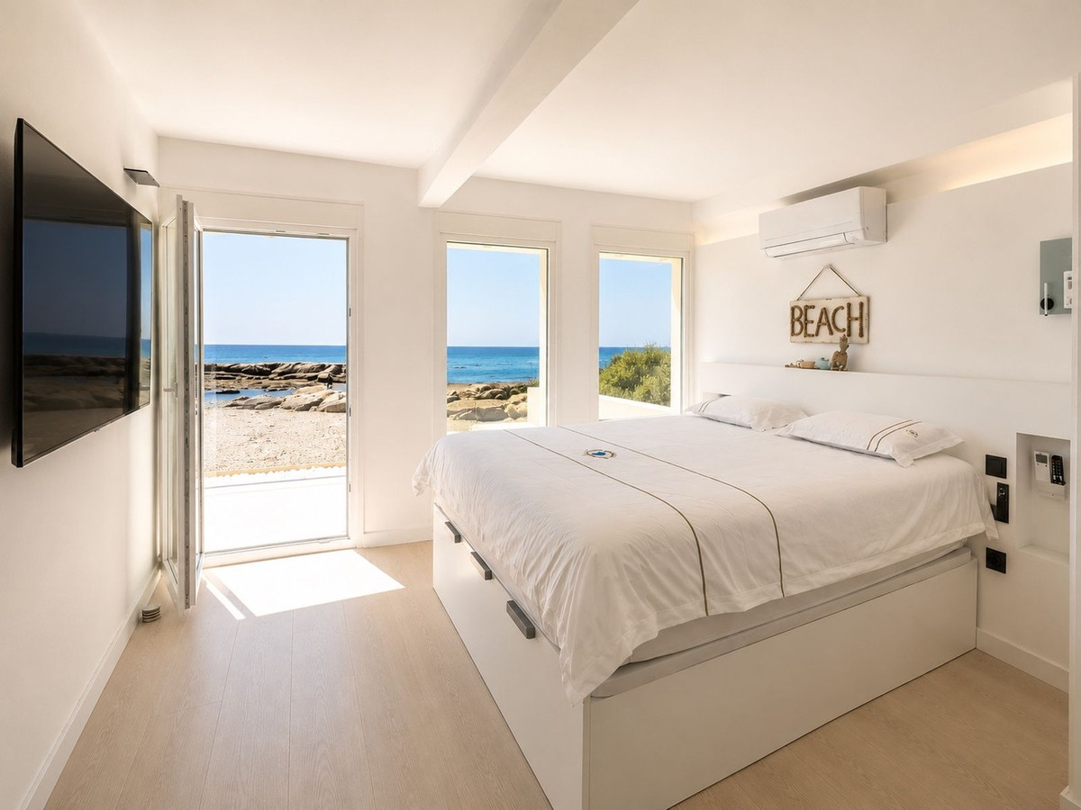 4 Bed Townhouse for sale in Estepona Costa Del Sol, Málaga, Spain