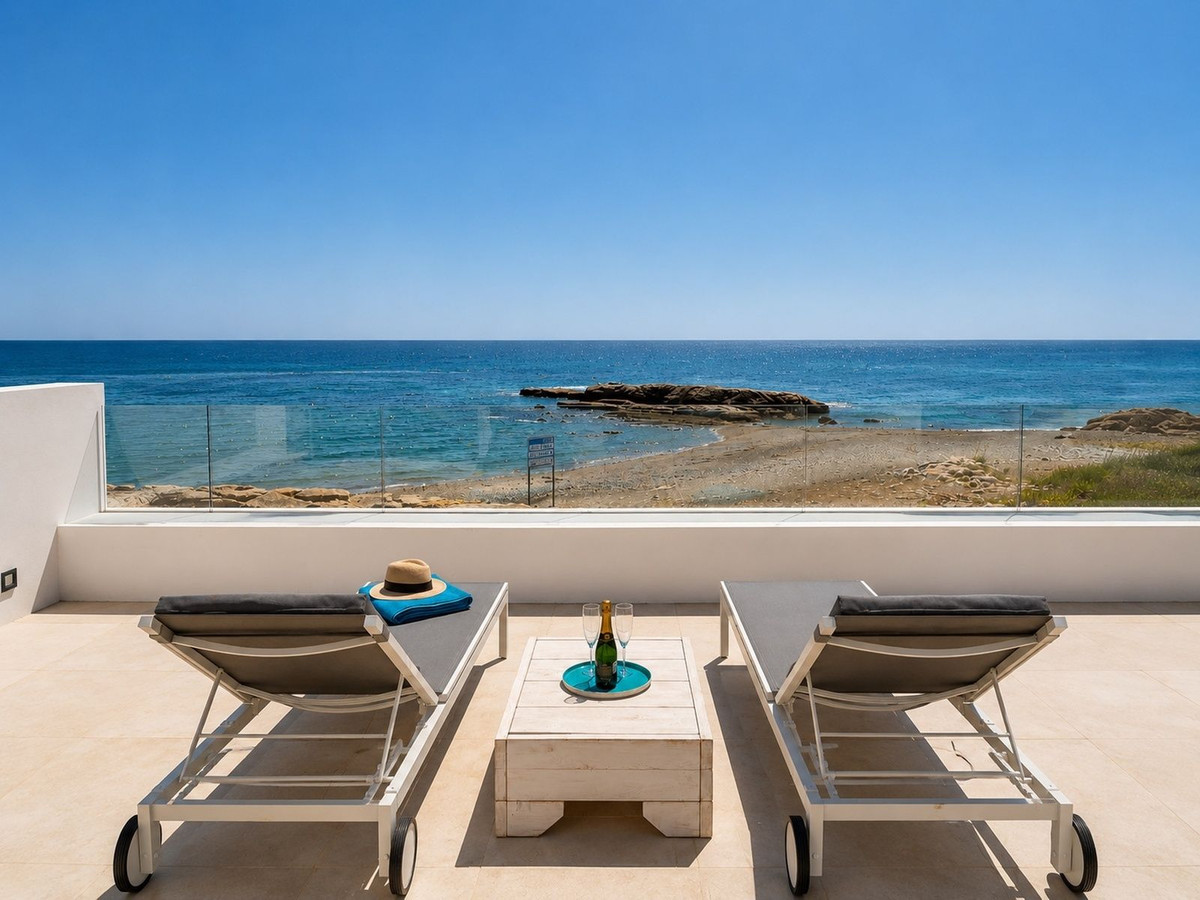 4 Bed Townhouse for sale in Estepona Costa Del Sol, Málaga, Spain