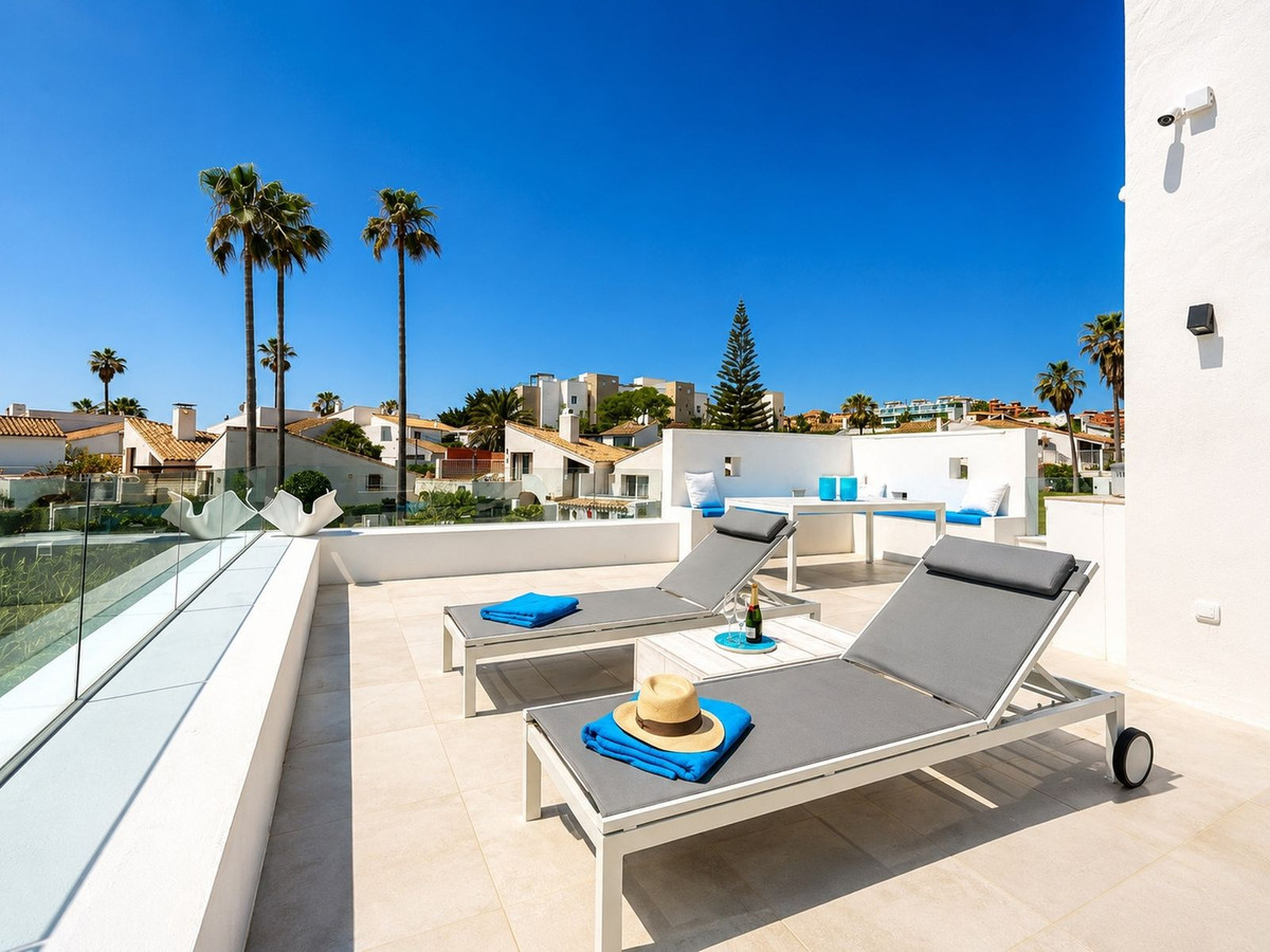 4 Bed Townhouse for sale in Estepona Costa Del Sol, Málaga, Spain