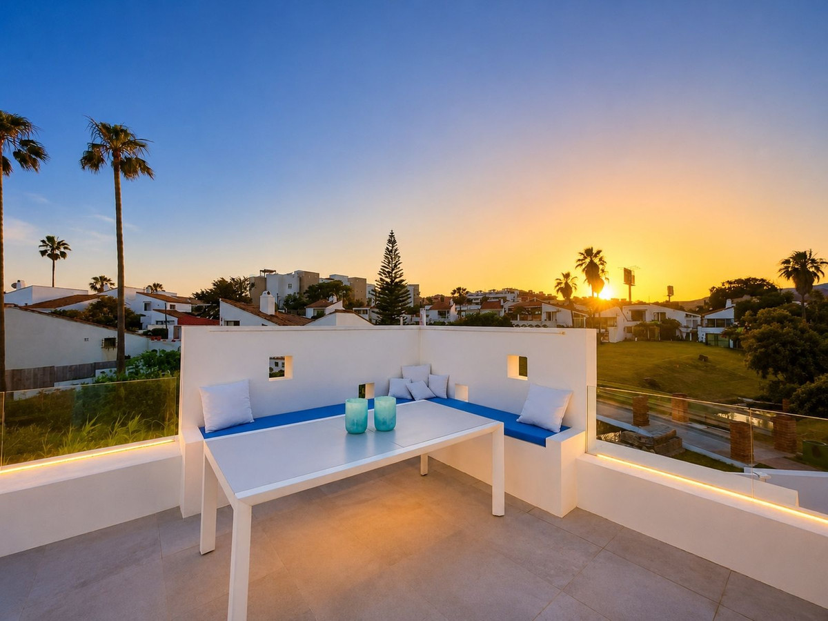 4 Bed Townhouse for sale in Estepona Costa Del Sol, Málaga, Spain