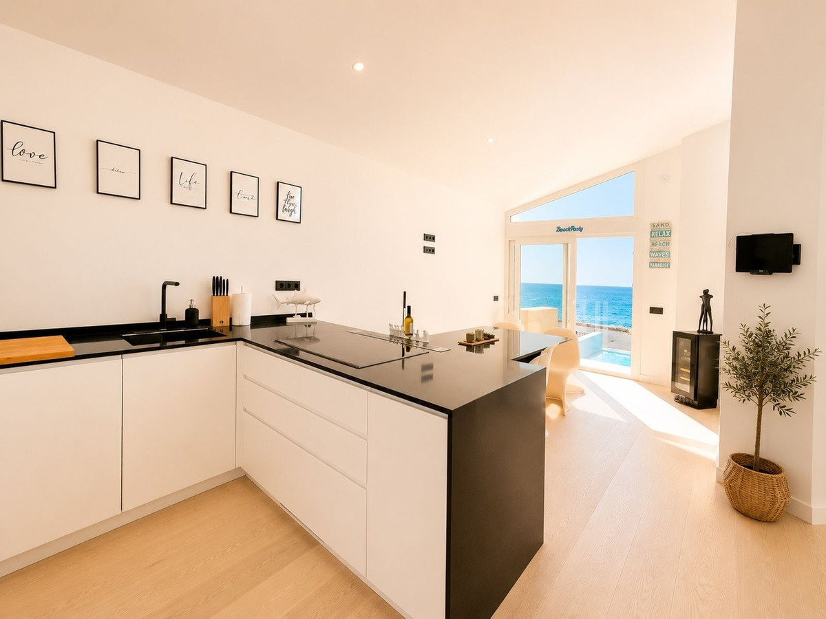 4 Bed Townhouse for sale in Estepona Costa Del Sol, Málaga, Spain