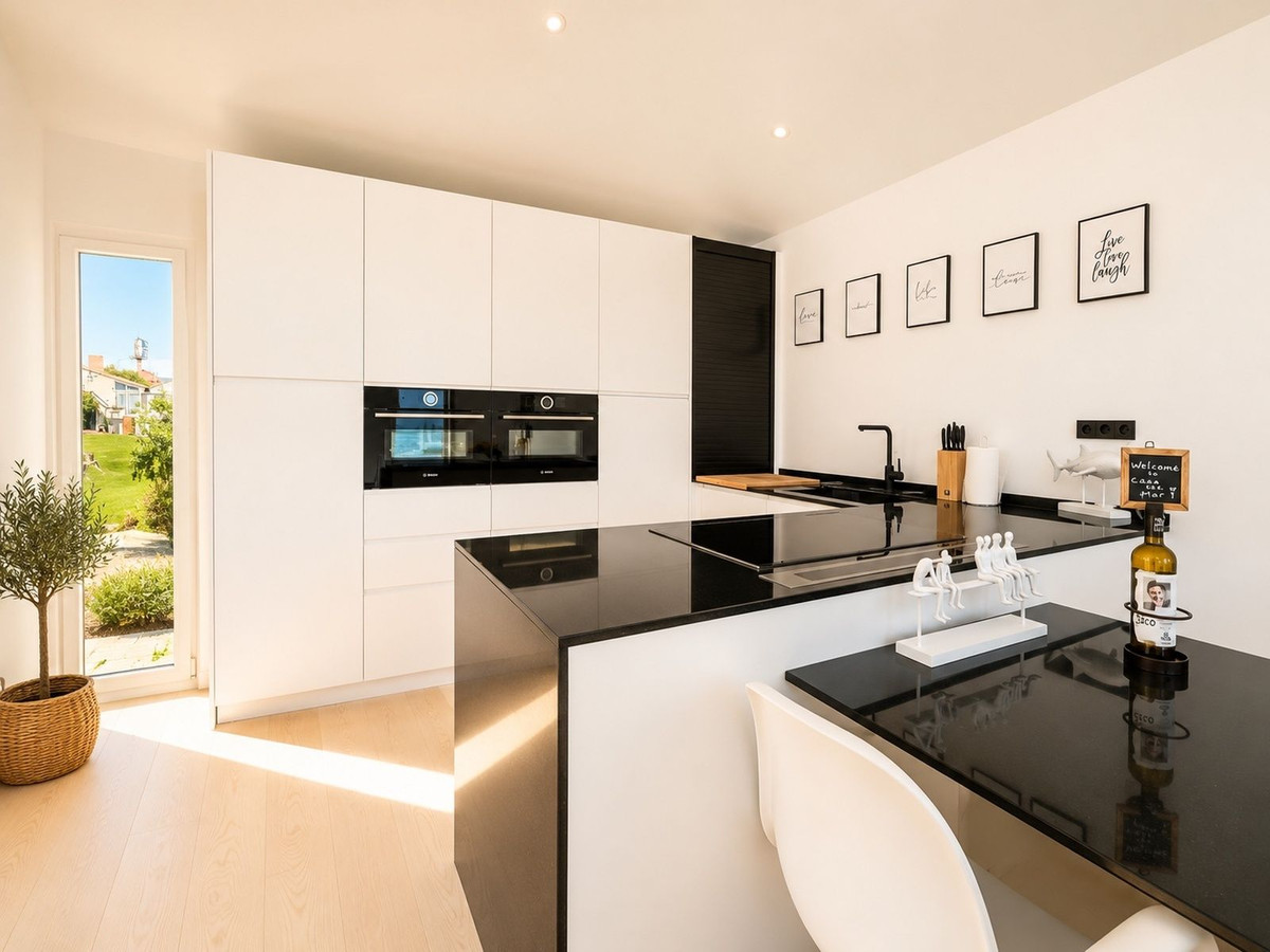 4 Bed Townhouse for sale in Estepona Costa Del Sol, Málaga, Spain