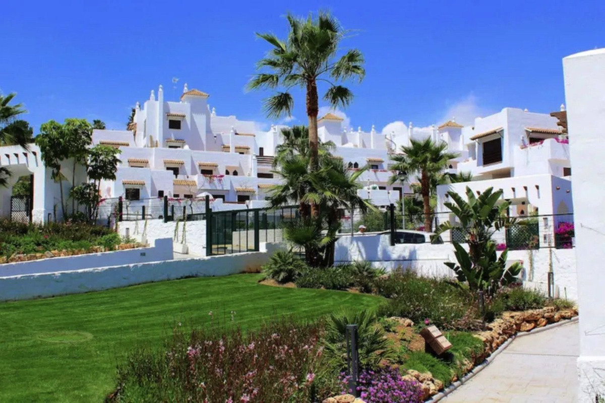 1 Bed Apartment for sale in Selwo Costa Del Sol, Málaga, Spain