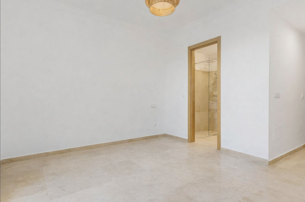 3 Bed Apartment for sale in Estepona Costa Del Sol, Málaga, Spain