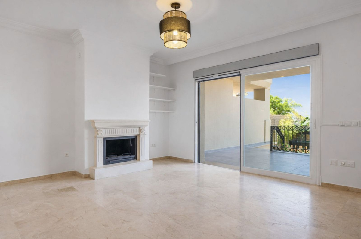 3 Bed Apartment for sale in Estepona Costa Del Sol, Málaga, Spain
