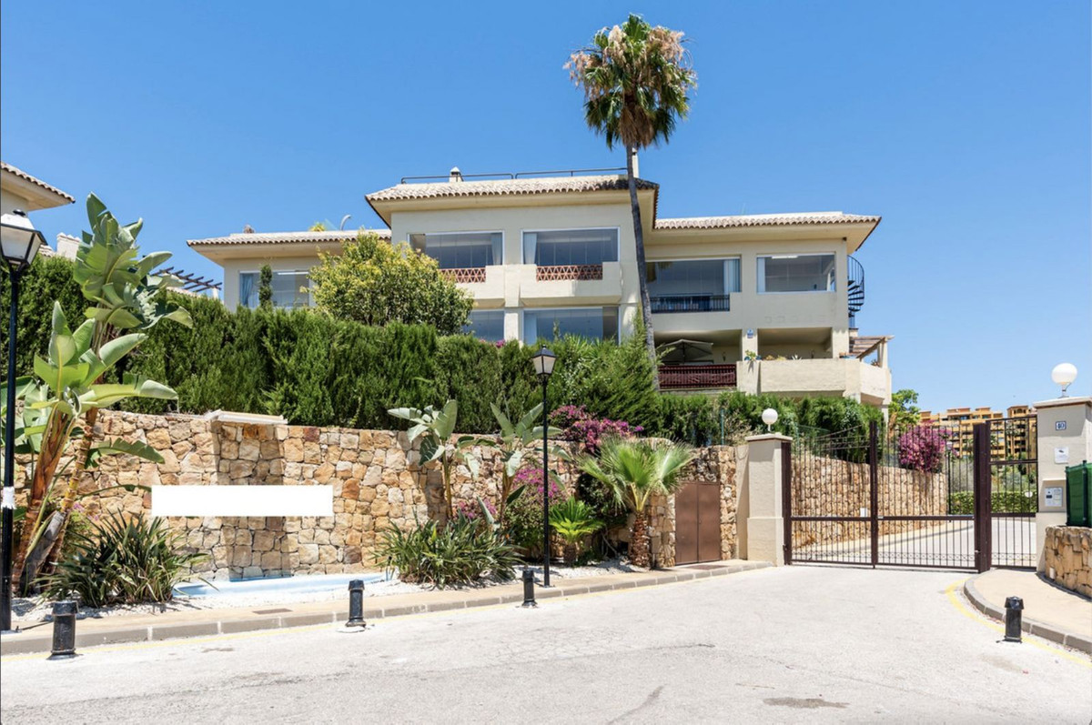 3 Bed Apartment for sale in Estepona Costa Del Sol, Málaga, Spain