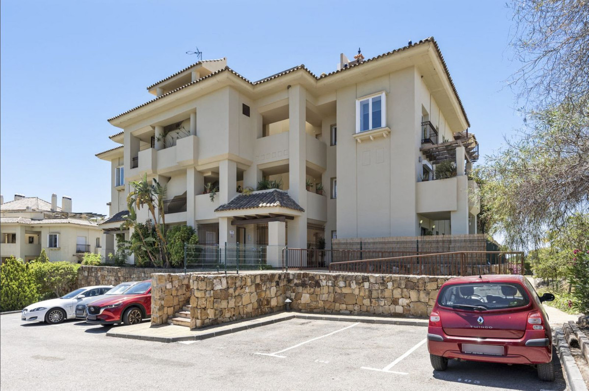 3 Bed Apartment for sale in Estepona Costa Del Sol, Málaga, Spain