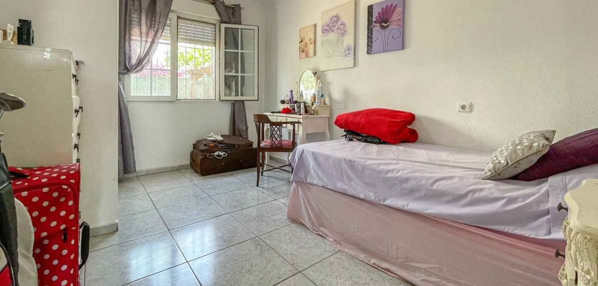 4 Bed Townhouse for sale in La Rioja Costa Blanca, Alicante, Spain