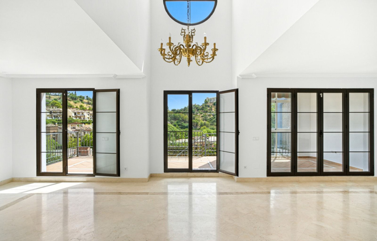 4 Bed Townhouse for sale in Benahavís Costa Del Sol, Málaga, Spain