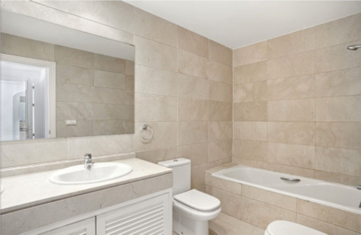 4 Bed Townhouse for sale in Benahavís Costa Del Sol, Málaga, Spain