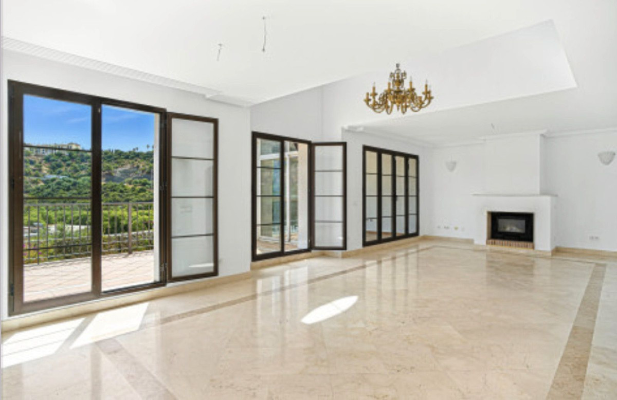 4 Bed Townhouse for sale in Benahavís Costa Del Sol, Málaga, Spain