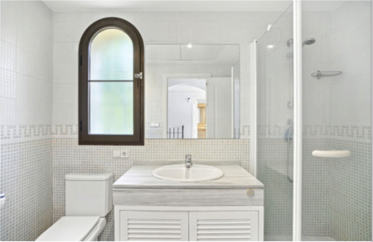 4 Bed Townhouse for sale in Benahavís Costa Del Sol, Málaga, Spain