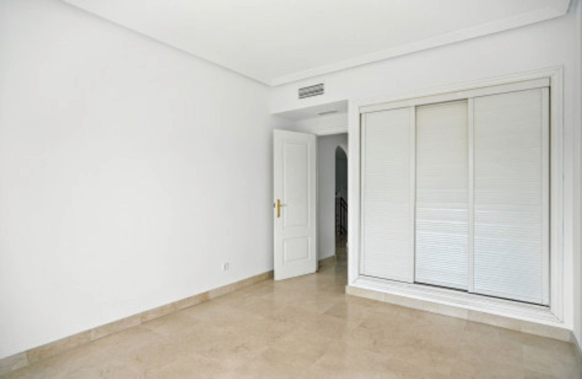4 Bed Townhouse for sale in Benahavís Costa Del Sol, Málaga, Spain