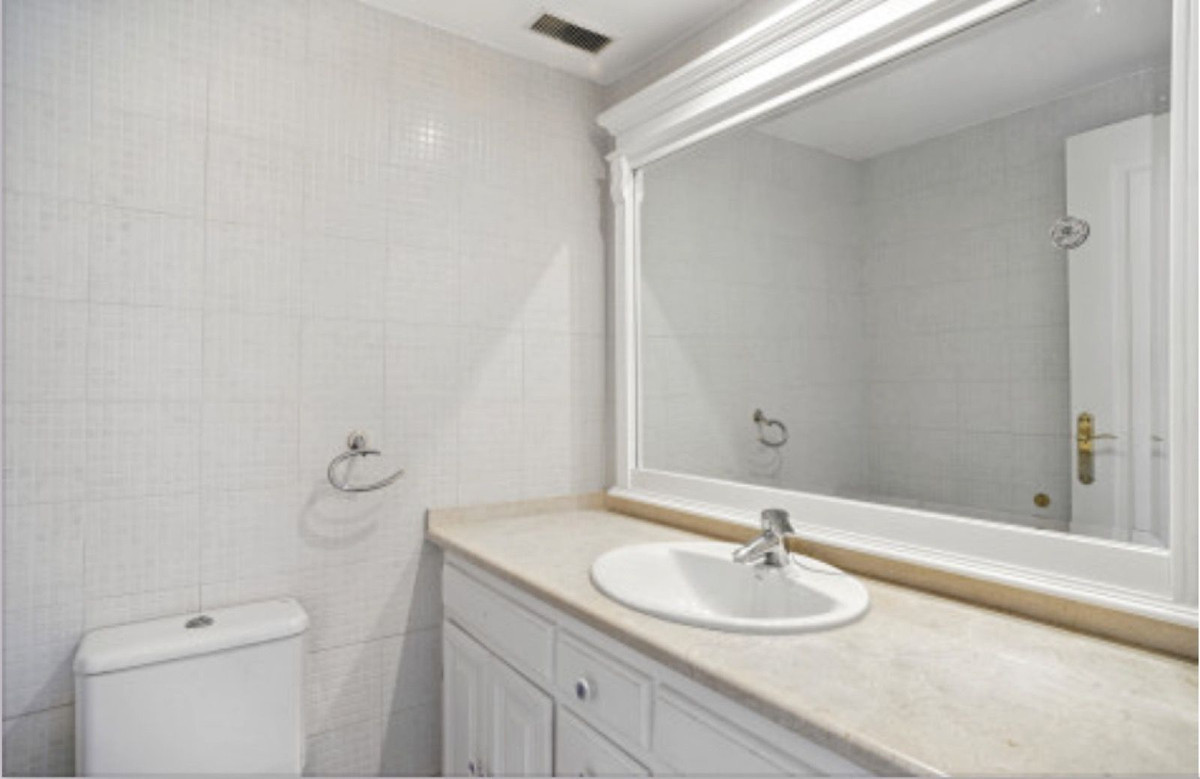 4 Bed Townhouse for sale in Benahavís Costa Del Sol, Málaga, Spain