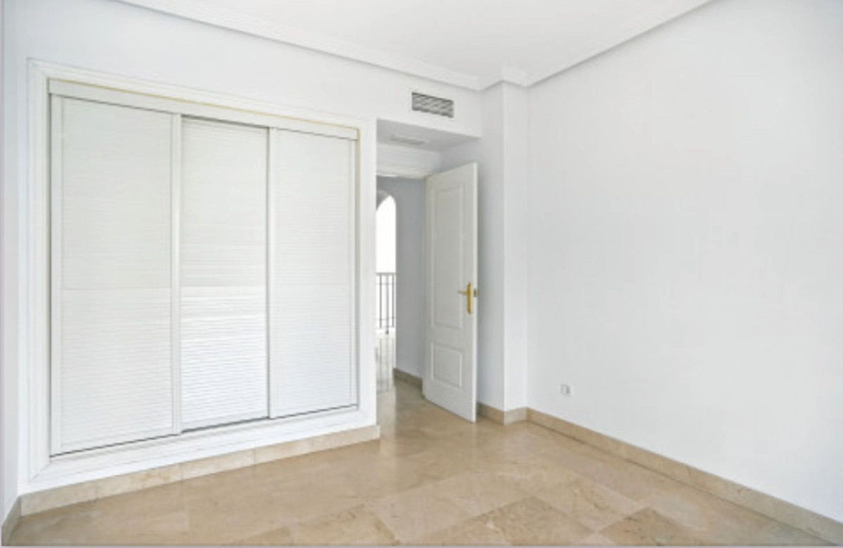 4 Bed Townhouse for sale in Benahavís Costa Del Sol, Málaga, Spain
