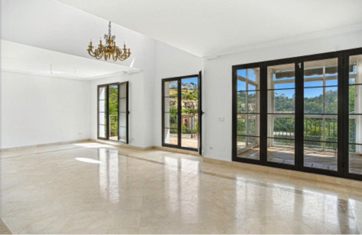 4 Bed Townhouse for sale in Benahavís Costa Del Sol, Málaga, Spain