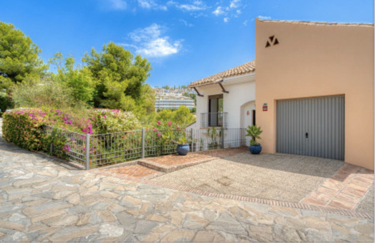 4 Bed Townhouse for sale in Benahavís Costa Del Sol, Málaga, Spain