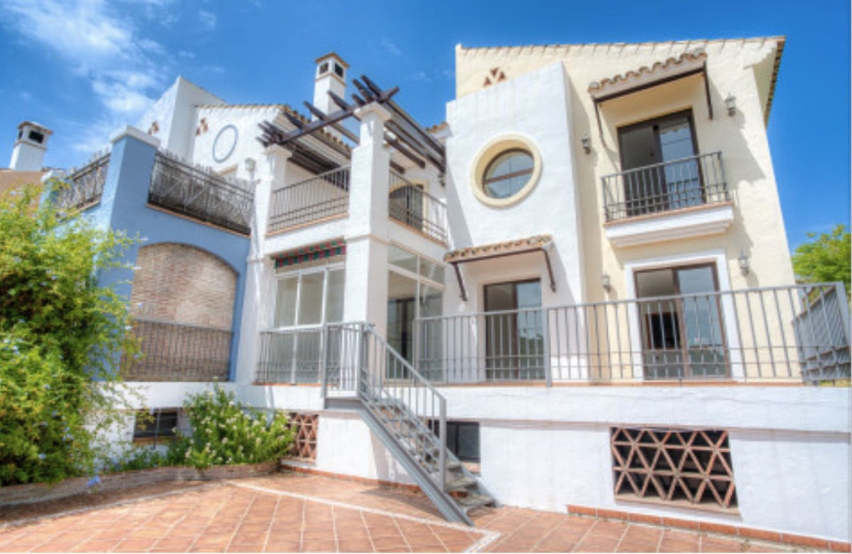 4 Bed Townhouse for sale in Benahavís Costa Del Sol, Málaga, Spain