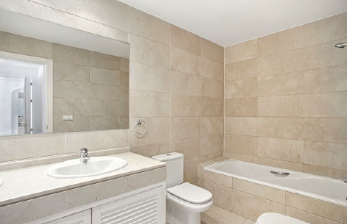 4 Bed Townhouse for sale in Benahavís Costa Del Sol, Málaga, Spain
