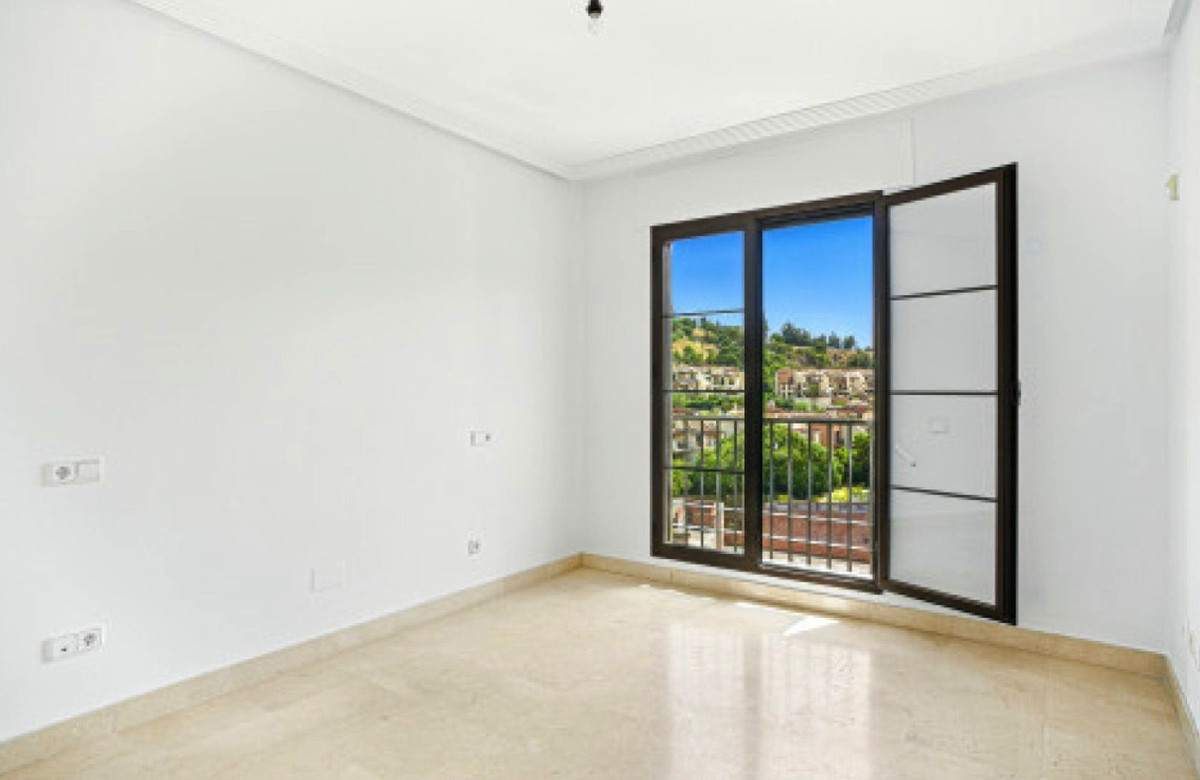 4 Bed Townhouse for sale in Benahavís Costa Del Sol, Málaga, Spain