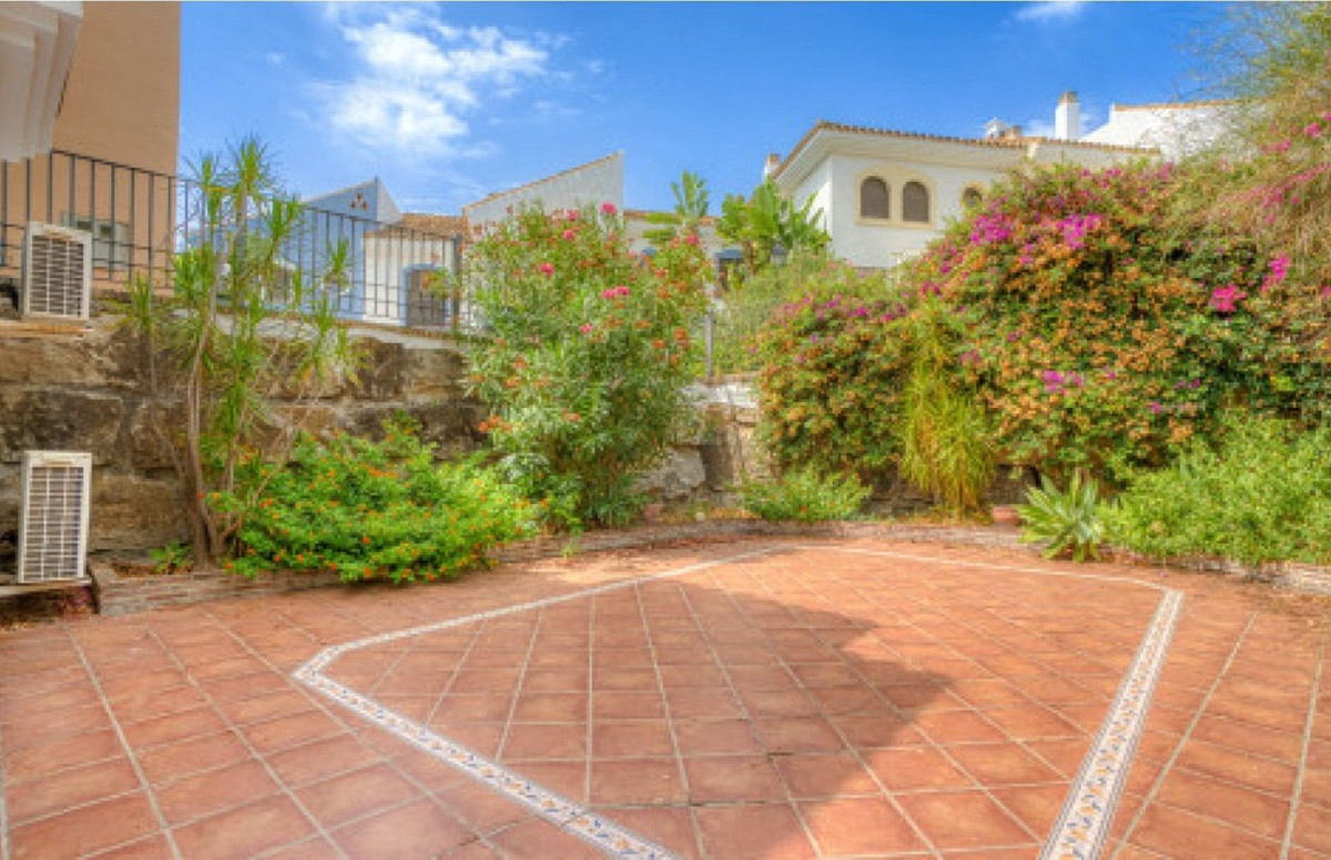 4 Bed Townhouse for sale in Benahavís Costa Del Sol, Málaga, Spain