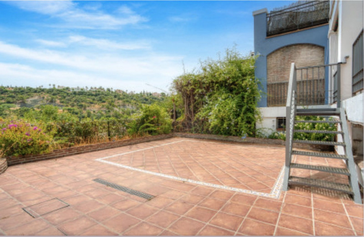 4 Bed Townhouse for sale in Benahavís Costa Del Sol, Málaga, Spain