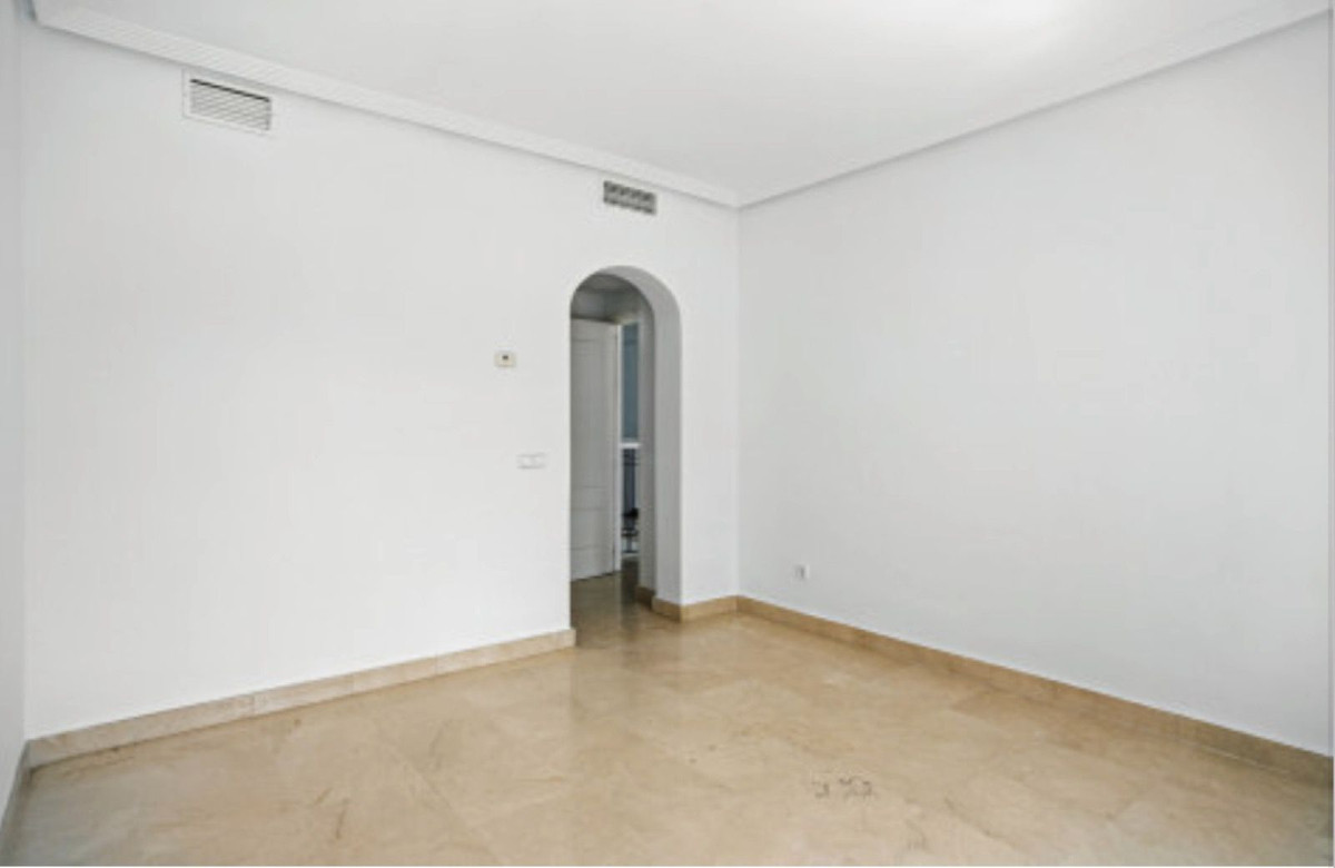 4 Bed Townhouse for sale in Benahavís Costa Del Sol, Málaga, Spain