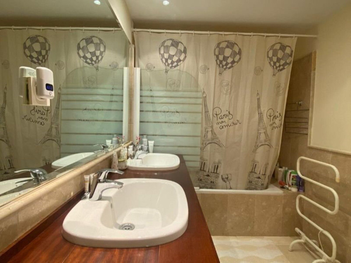 2 Bed Apartment for sale in Atalaya Costa Del Sol, Málaga, Spain
