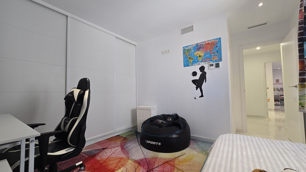 4 Bed Apartment for sale in San Pedro De Alcántara Costa Del Sol, Málaga, Spain