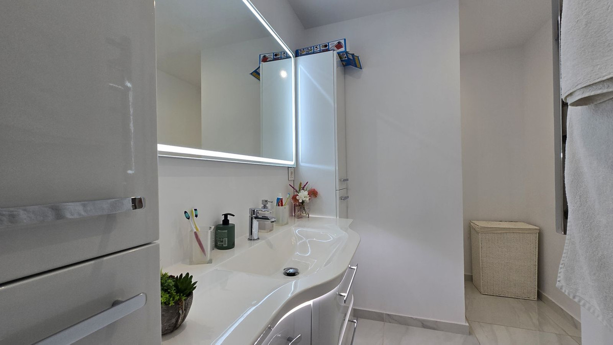 4 Bed Apartment for sale in San Pedro De Alcántara Costa Del Sol, Málaga, Spain