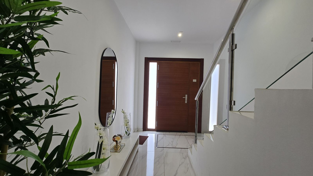 4 Bed Apartment for sale in San Pedro De Alcántara Costa Del Sol, Málaga, Spain