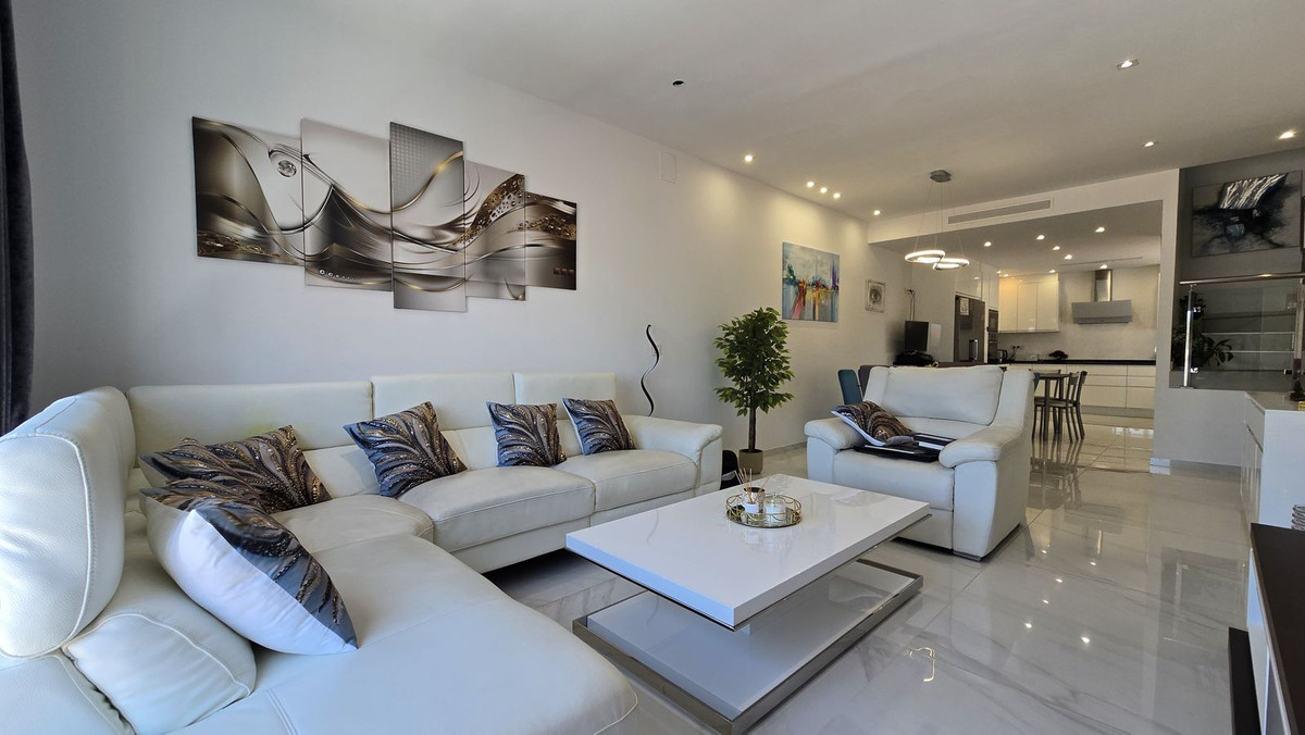 4 Bed Apartment for sale in San Pedro De Alcántara Costa Del Sol, Málaga, Spain