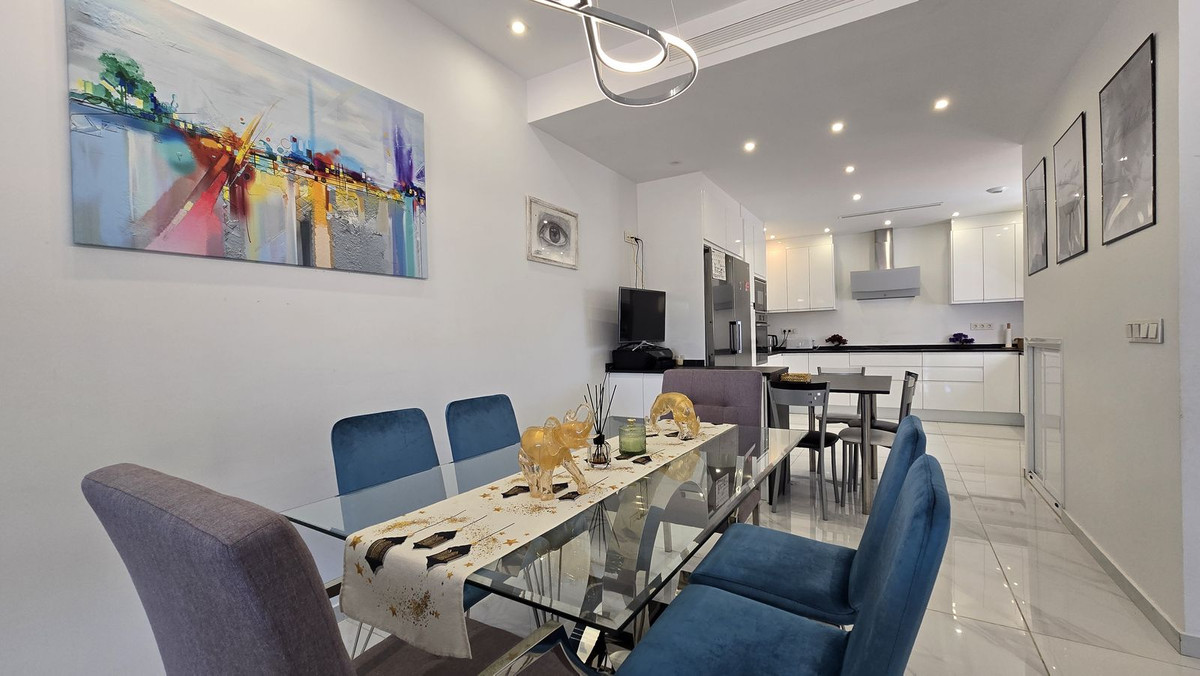 4 Bed Apartment for sale in San Pedro De Alcántara Costa Del Sol, Málaga, Spain