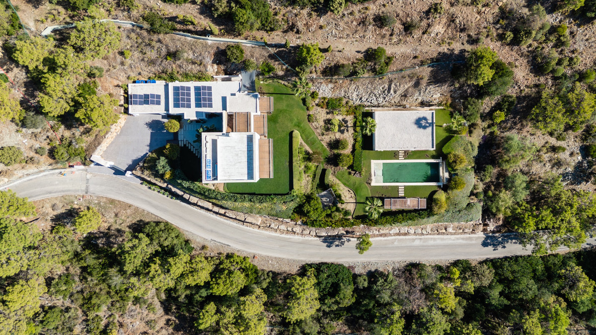 6 Bed Townhouse for sale in El Madroñal Costa Del Sol, Málaga, Spain
