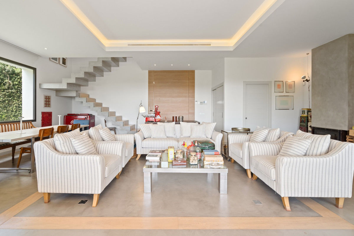 6 Bed Townhouse for sale in El Madroñal Costa Del Sol, Málaga, Spain