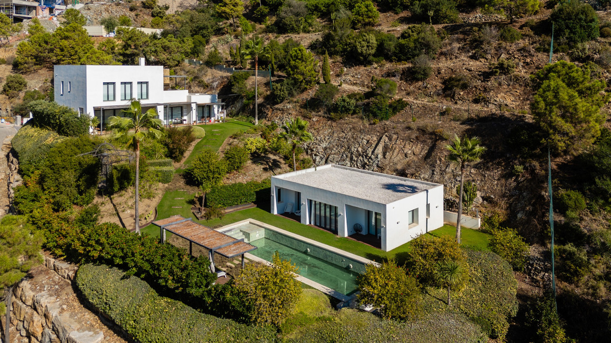 6 Bed Townhouse for sale in El Madroñal Costa Del Sol, Málaga, Spain