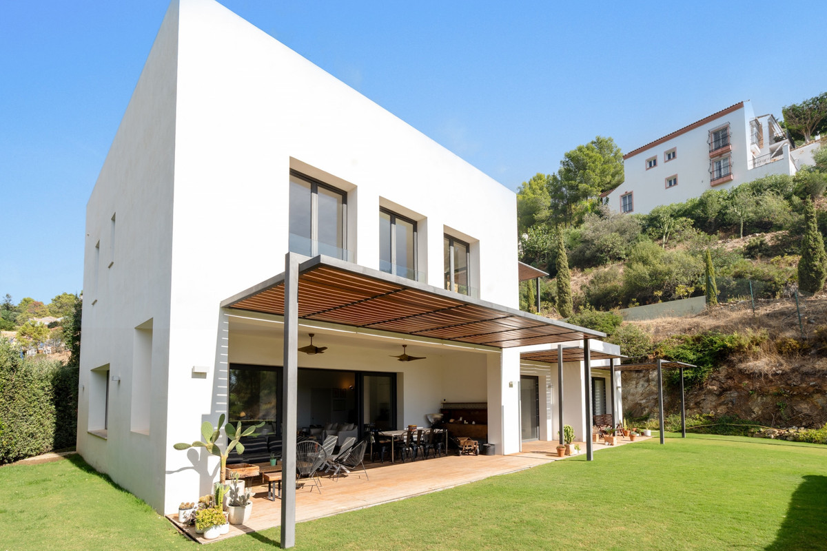 6 Bed Townhouse for sale in El Madroñal Costa Del Sol, Málaga, Spain
